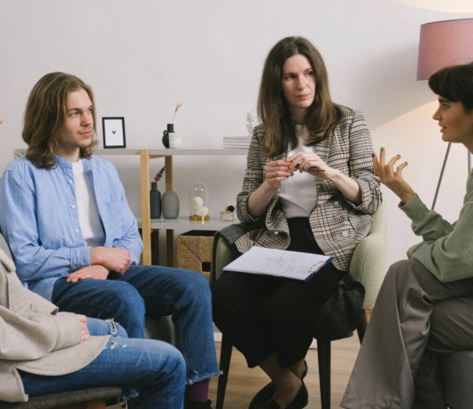 Почему гендерно-специфическое лечение меняет подход к восстановлению женщин в Техасе